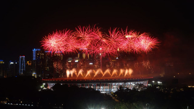 Kembang api pembukaan Asian Games 2018 (Foto: Jamal Ramadhan/kumparan)