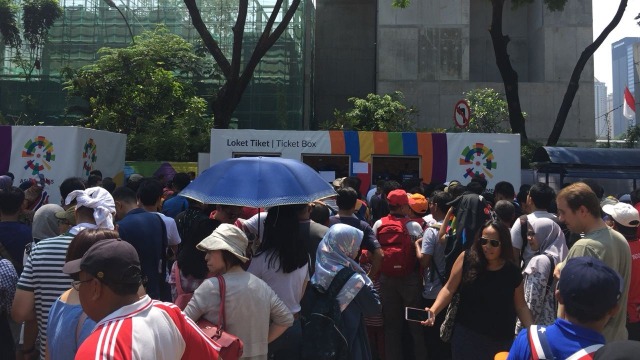 Suasana antrean di loket tiket Jakarta Convention Centre. (Foto: kumparan/Arif Utama)