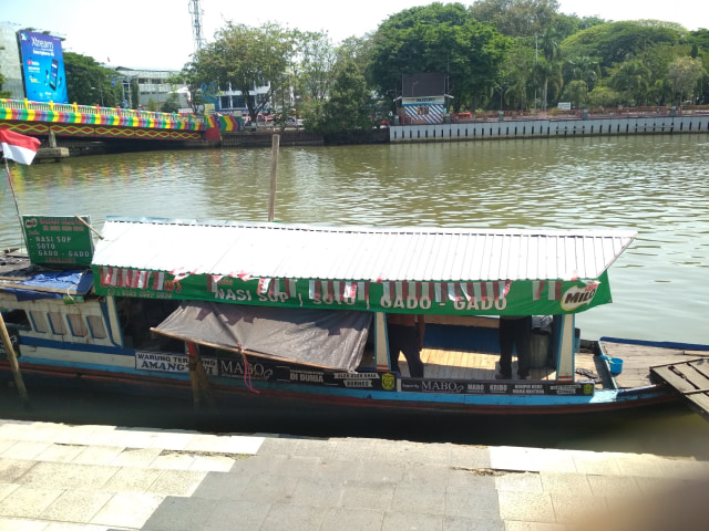 Warung Apung Klotok Kuliner Banjar ala Amang Awi 