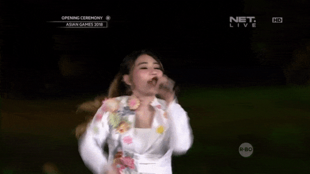 Via Vallen di Pembukaan Asian Games 2018 (Foto: Twitter @netmediatama)