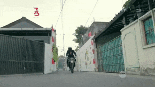 Stoppie stuntman Jokowi (Foto: Tangkapan layar/NET TV)