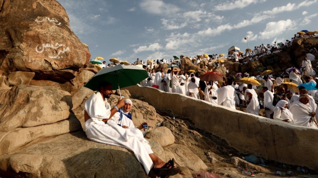 Jemaah haji berkumpul di Padang Arafah  (Foto: REUTERS / Zohra Bensemra)