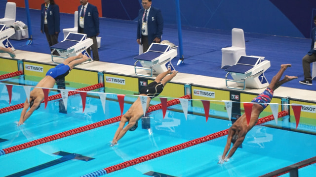 Atlet renang nomor 200 meter gaya campuran putra, Triadi Fauzi Sidiq gagal meraih medali dengan catatan waktu 02:02:09 pada peringkat 6, Senin (20/8/2018). (Foto: Fanny Kusumawardhani/kumparan)