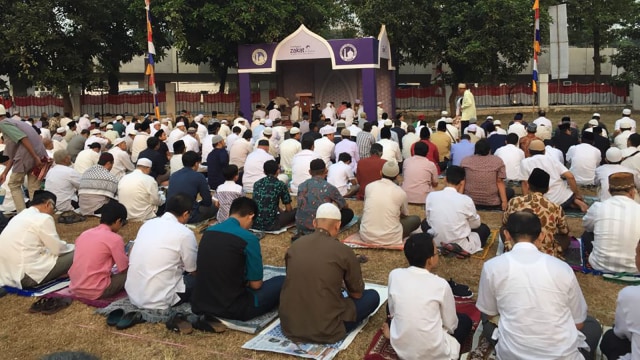 Suasana Salat Idul Adha di Lapangan Masjid Al Azhar. (Foto: Rafyq Panjaitan/kumparan)