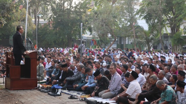 Jamaah Pengajian Surabaya (JPS) As-Sattar mengadakan salat Idul Adha, Selasa (21/8/2018). (Foto:  Phaksy Sukowati/kumparan)