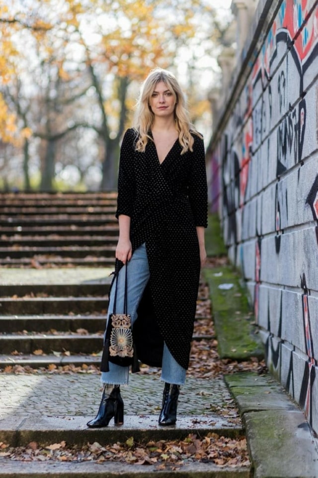Trik Layering Dress dengan Jeans Ini Bikin Kamu Makin Chic! (4)