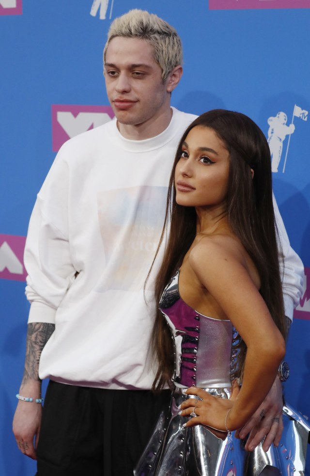Ariana Grande dan Pete Davidson (Foto: REUTERS/Carlo Allegri )