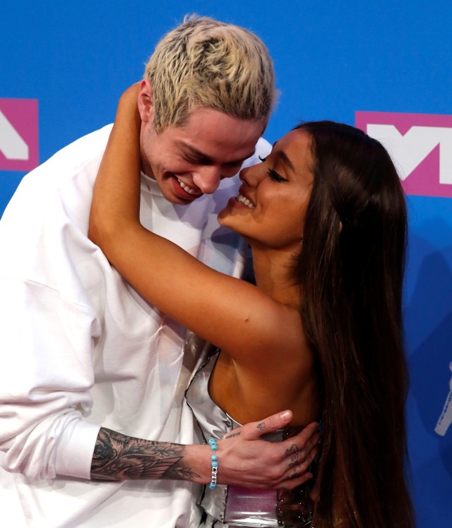 Ariana Grande dan Pete Davidson (Foto: REUTERS/Carlo Allegri )