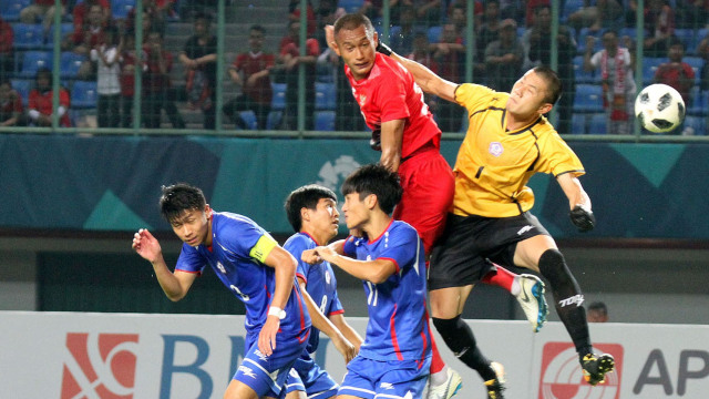 Hansamu berduel dengan pemain Taiwan di Asian Games 2018. (Foto: INASGOC/Ary Kristianto)