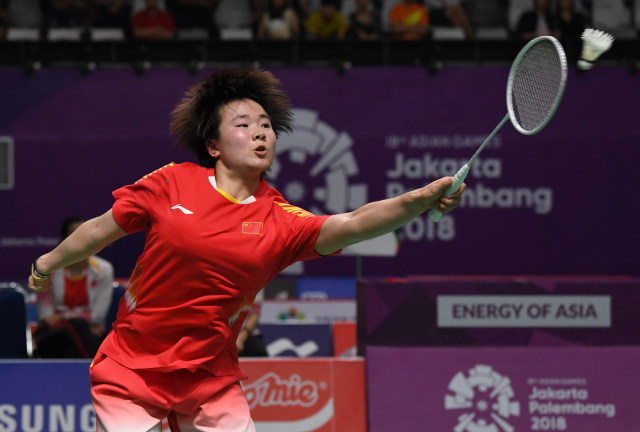 He Bingjiao di laga vs Nazomi Okuhara. (Foto: SONNY TUMBELAKA / AFP)