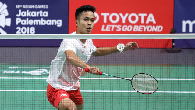 Pebulu tangkis putra Indonesia Anthony Sinisuka Ginting saat berlaga di Asian Games 2018 di Istora Senayan, Jakarta, Selasa, (20/8).  (Foto: ANTARA/Nafielah Mahmudah/tom/18.)