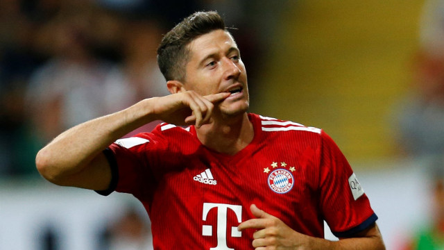 Selebrasi Robert Lewandowski usai mencetak gol ke gawang Eintracht Frankfurt pada laga Piala Super Jerman. (Foto: Reuters/Ralph Orlowski)