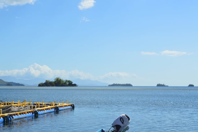 Pulau Batu Lantahuni (kedua dari kiri) di Seram, Ambon (Foto: Bagas Putra Riyadhana)