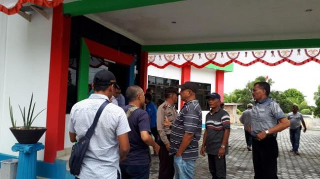 Dihina Petugas Pelabuhan, Sopir Taksi dan Tukang Ojek Protes Pelindo Karimun