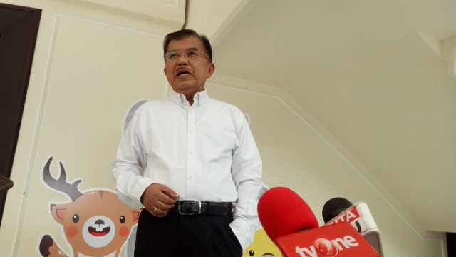 Wakil Presiden Jusuf Kalla di Kantor Wapres.
 (Foto: Nadia Riso/kumparan)