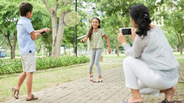Ilustrasi Anak Bermain Bulu Tangkis (Foto: Shutterstock)