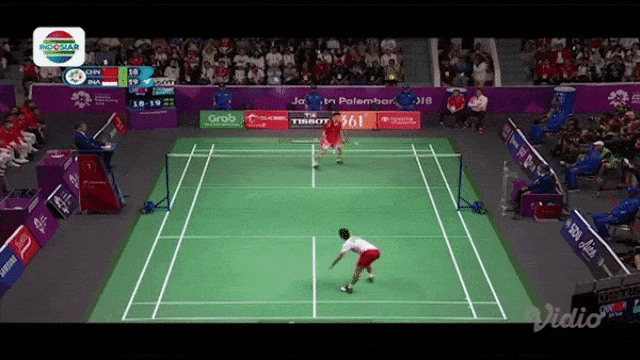 Pria asal Cimahi, Jawa Barat itu kembali terjatuh di lapangan saat kedudukan skor. (Foto: YouTube/Indosiar)