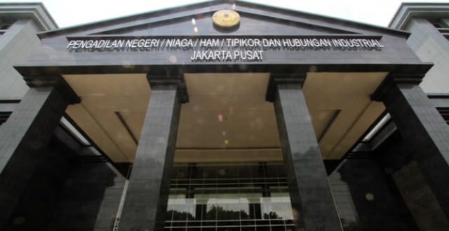 Diplomat vs Pedagang Orang di Meja Hijau