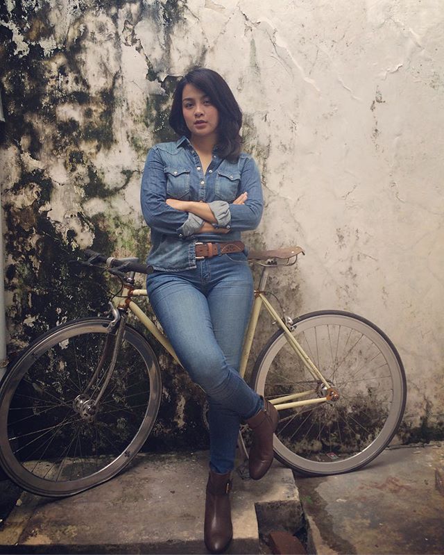 Cantik dan Elegan! Ini Deretan Outfit Murah Atlet Panahan Dellie Threesyadinda (2)