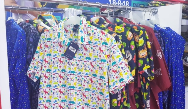 Mereka Berjuang Mendapatkan Suvenir Asian Games (6)