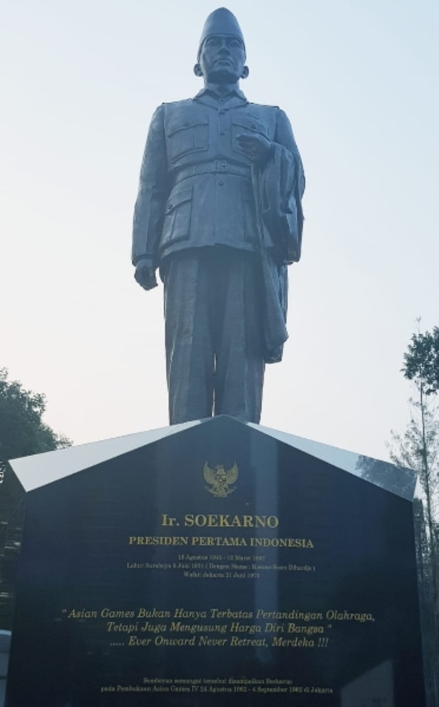 Mereka Berjuang Mendapatkan Suvenir Asian Games (7)