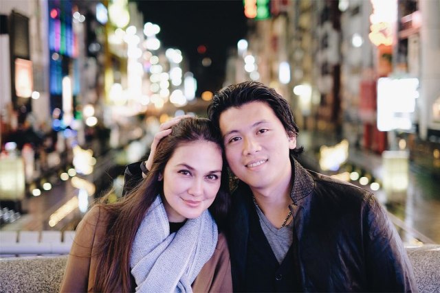 10 Potret Romantis Luna Maya dan Reino Barack (1)