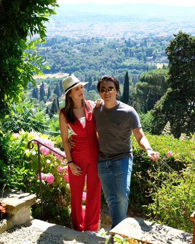 10 Potret Romantis Luna Maya dan Reino Barack (8)