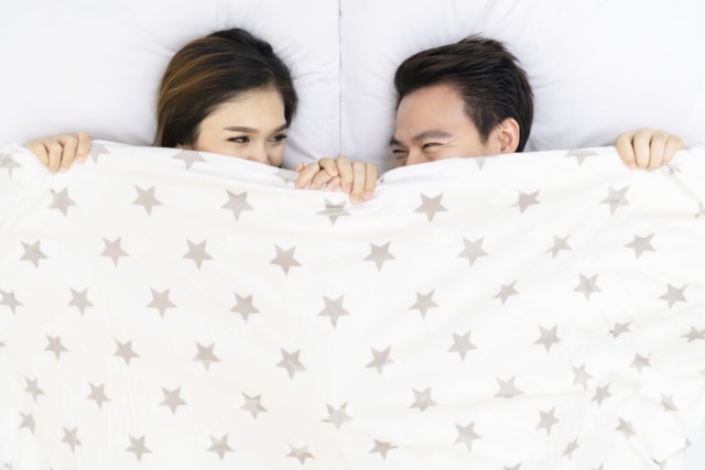 Ilustrasi bercinta tetap nyaman meski pakai alat kontrasepsi. (Foto: Shutterstock)