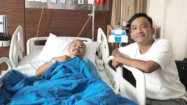 Ruben Onsu menjenguk Wendy 'Cagur' di rumah sakit. (Foto: Instagram @ruben_onsu)