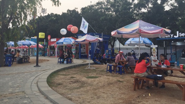 Kuliner Laris Manis di GBK saat Asian Games, Jumat (24/8/2018). (Foto: Nurul Nur Azizah/kumparan)
