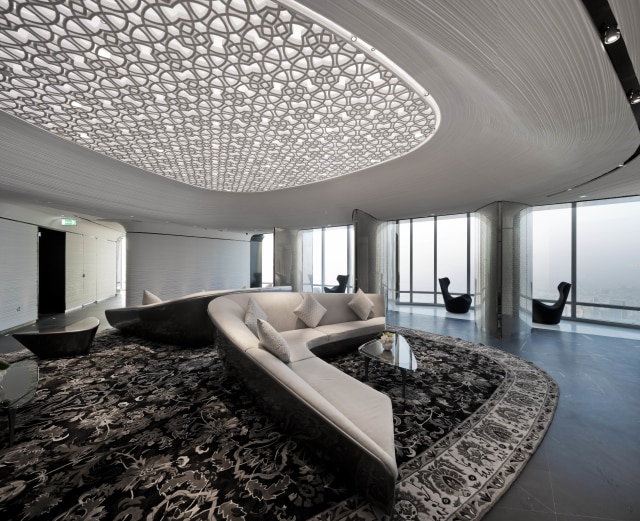 Suasana di dalam Menara Burj Khalifa (Foto: Dok. Dubai Tourism)