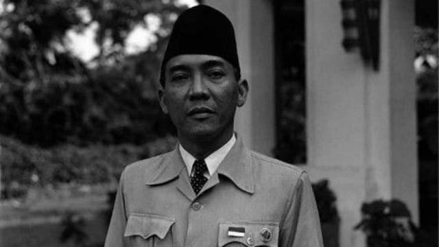 5 Fakta Menarik di Balik Peci Hitam Bung Karno 