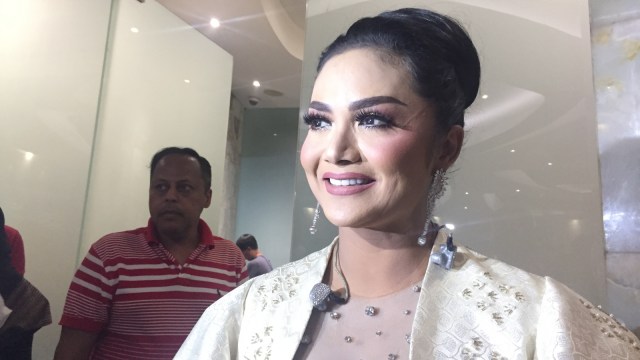 Krisdayanti ditemui di Balai Sarbini, Jakarta (25/8/18). (Foto: Sarah Yulianti Purnama/kumparan )