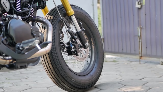 Motor kustom Kawasaki W175 milik Jokowi (Foto: Tangkapan Layar/Youtube: Atenx Katros)