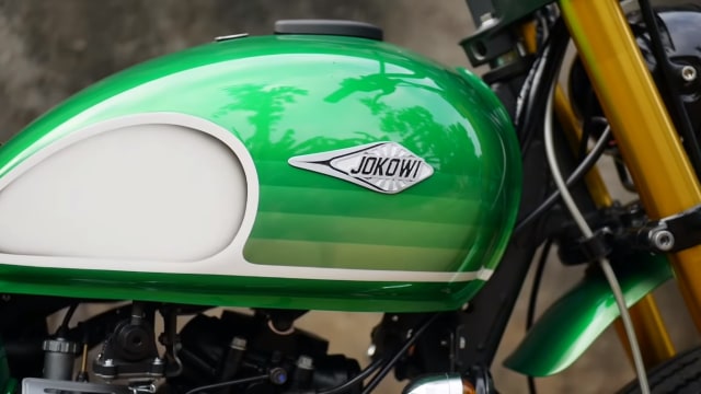 Motor kustom Kawasaki W175 milik Jokowi (Foto: Tangkapan Layar/Youtube: Atenx Katros)