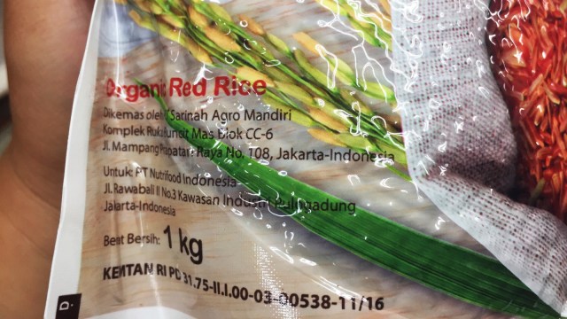 Label Pada Beras Kemasan. (Foto: Selfy Sandra Momongan/kumparan)