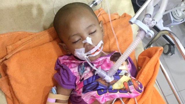 Bayi yang dianiaya ayah tiri, Aqila di Cilincing, Sabtu (25/8/2018). (Foto: Paulina Herasmaanindar/kumparan)