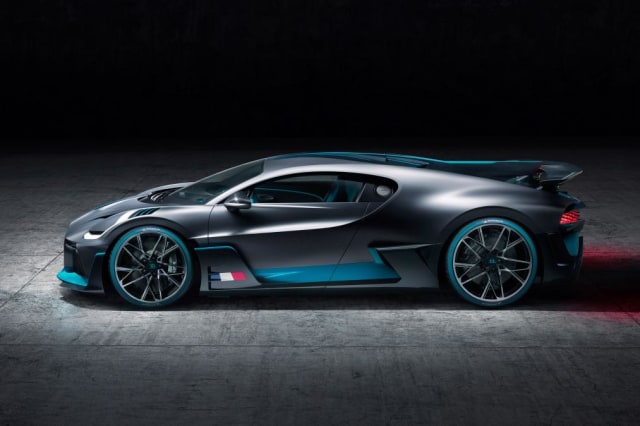 Bugatti Divo tampak samping (Foto: dok. Auto Express)