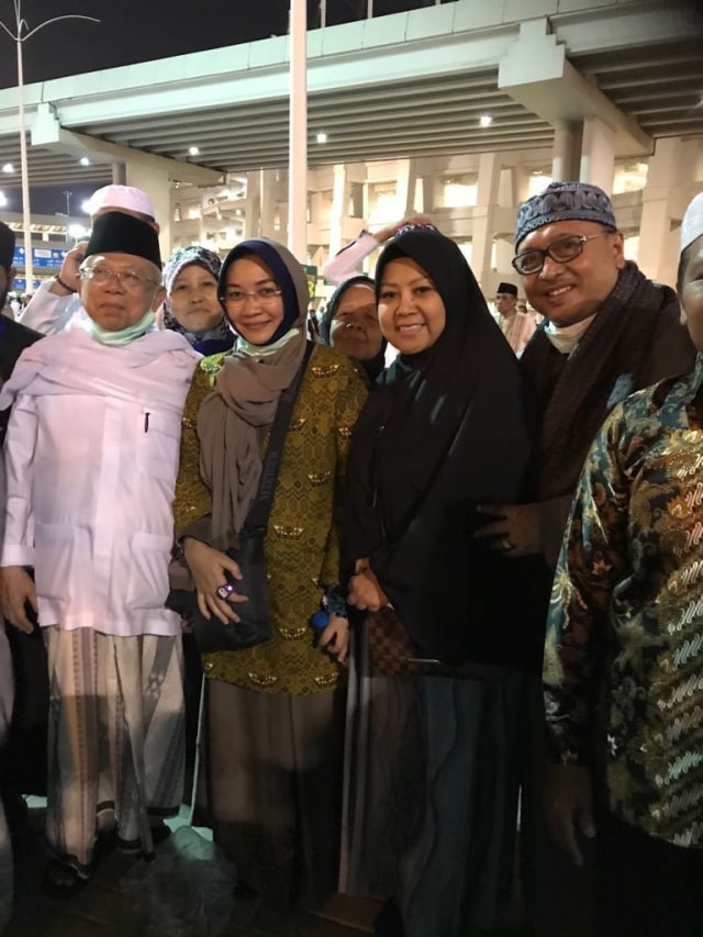 Anna Mariana Bertemu dan Berdoa Bersama  KH Ma’ruf Amin di Tanah Suci