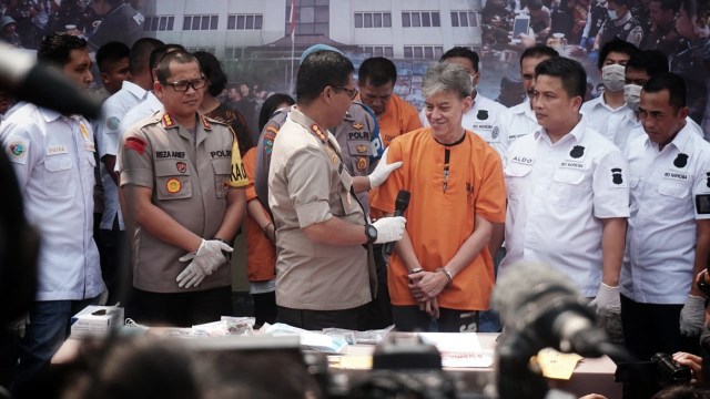 Artis Fariz RM saat konpers di Polres Jakarta Utara, Minggu (26/8/2018). (Foto: Jamal Ramdhan/kumparan)