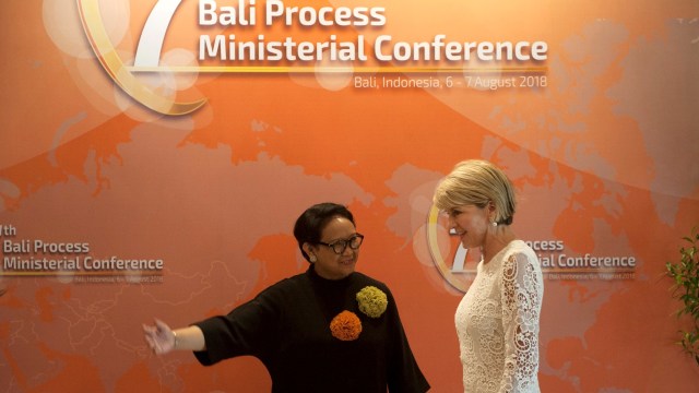 Menteri Luar Negeri Indonesia Retno Marsudi dan Menteri Luar Negeri Australia Julie Bishop (Foto: Antara Foto/Nyoman Budhiana)