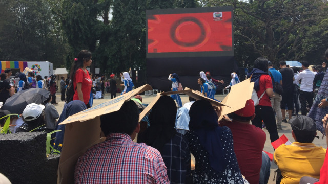 Antusias penonton melihat bulu tangkis Asian Games di GBK, Senin (27/8/2018). (Foto:  Yuana Fatwalloh/kumparan)