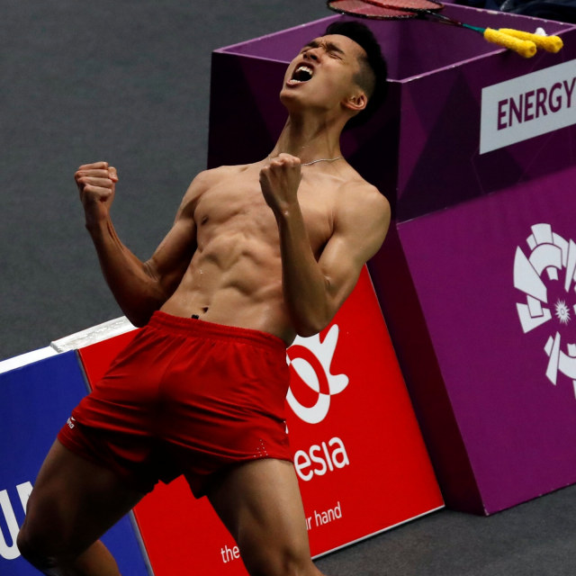Pebulu tangkis tunggal putra Indonesia Jonatan Christie merayakan kemenangannya. (Foto: Reuters/Cathal Mcnaughton)