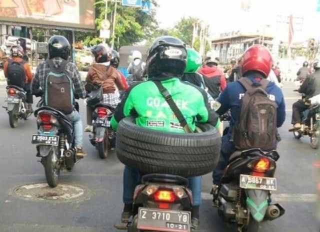 5 Potret Perjuangan Driver Ojek Online Antar Barang Tak Lazim (4)