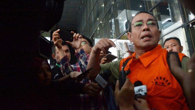 Mantan anggota DPRD Sumut, Abdul Hasan Maturidi sebagai tersangka kasus suap dari Gubernur Sumut Gatot Pujo, usai menjalani pemeriksaan di Gedung KPK, Jakarta, Senin (27/08/2018). (Foto: Nadia K. Putri)