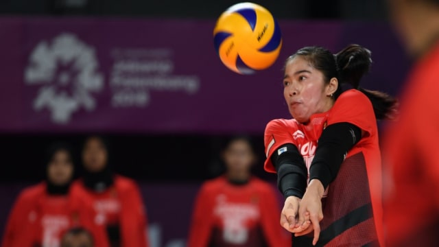 Pertandingan bola voli putri Asian Games 2018 antara Indonesia vs Thailand di Tennis Indoor Senayan, Senin (27/8). (Foto: Nugroho Sejati/kumparan)