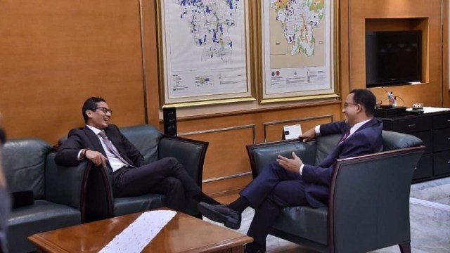 Pertemuan Anies Baswedan dan Sandiaga Uno di Kantor Gubernur DKI Jakarta, Senin (27/8/18). (Foto: Instagram @aniesbaswedan)