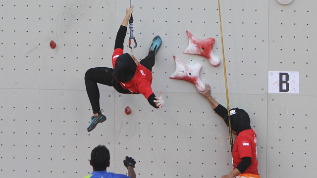 Tim Putri Indonesia merebut medali emas panjat tebing nomor speed relay. (Foto: Rahmad Suryadi/Antara/INASGOC)
