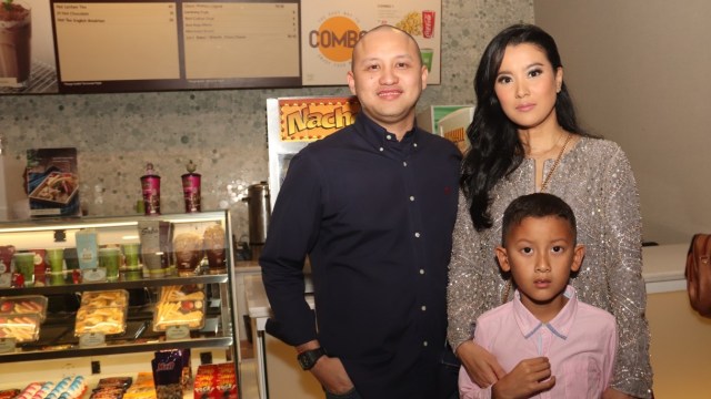 Ananda Mikola, Marcella Zalianty dan anak (Foto: Munady)