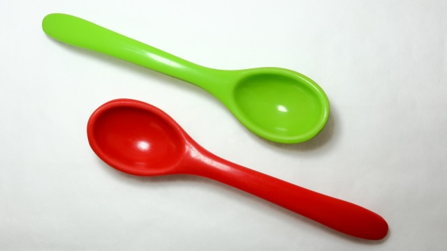 Ilustrasi spoon feeder ASI perah. (Foto: Shutter stock)